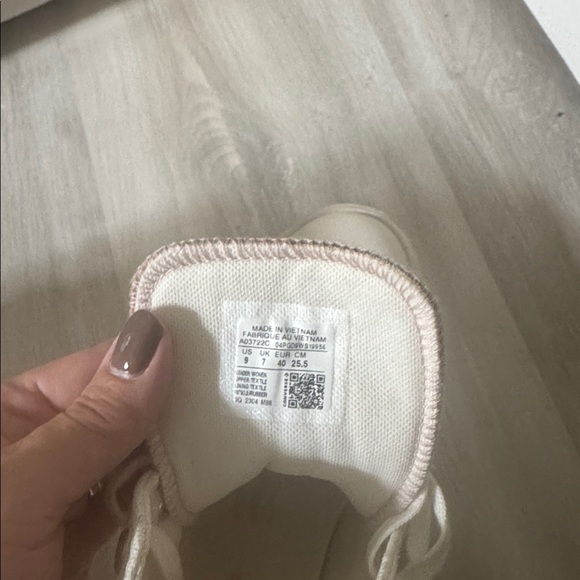 Classic White High-Top Sneakers - Picture 5 of 6